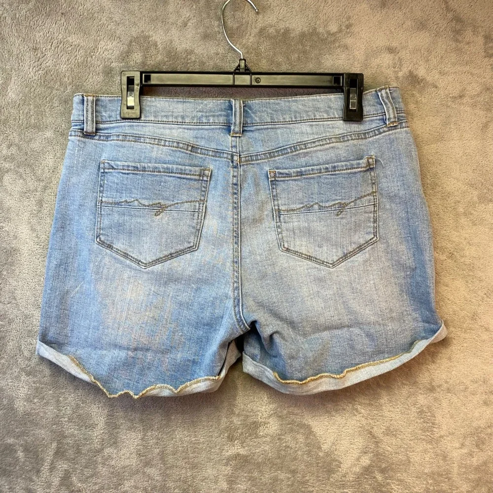 Soho New York & Company Distressed Light Wash Cuffed Denim Shorts Womens Size 6